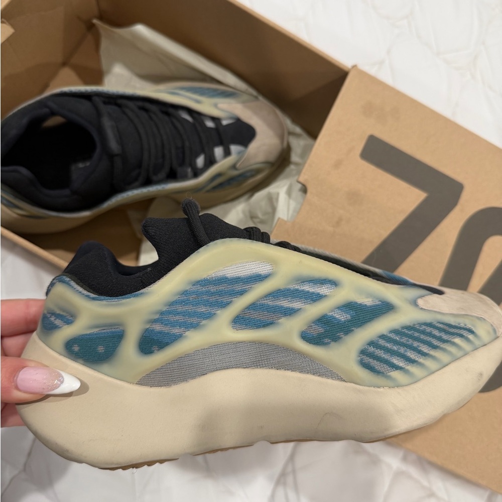 Original adidas Yeezy 700 V3 KYANIT with box